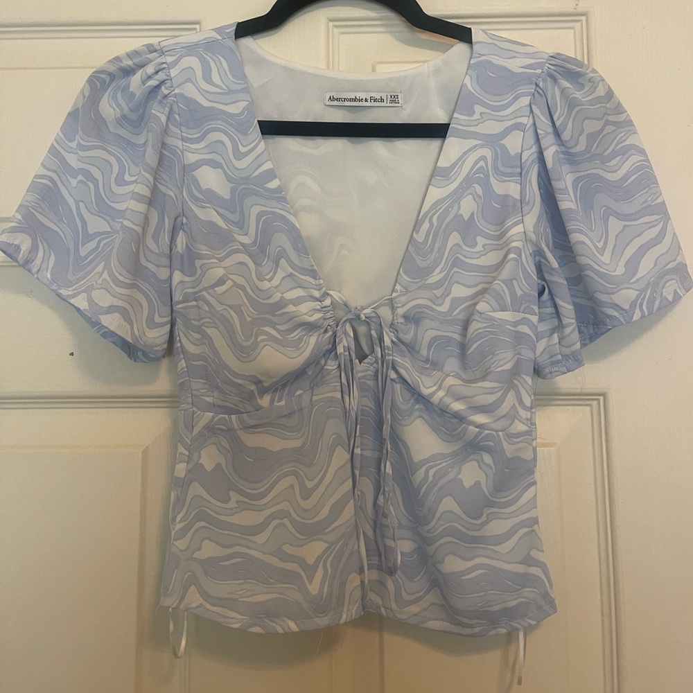 Abercrombie & Fitch Blue and White Patterned Top